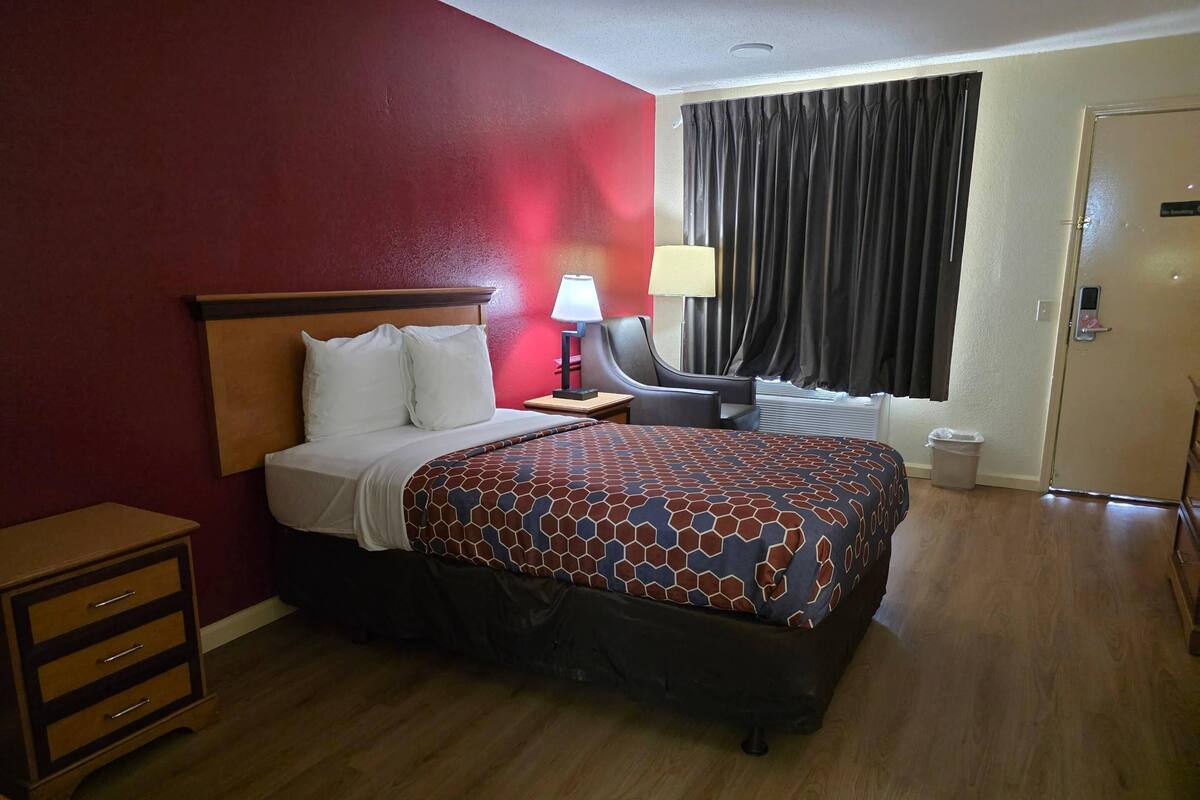 Room, 1 Double Bed, Accessible, Non Smoking | Desk, iron/ironing board, free WiFi, bed sheets