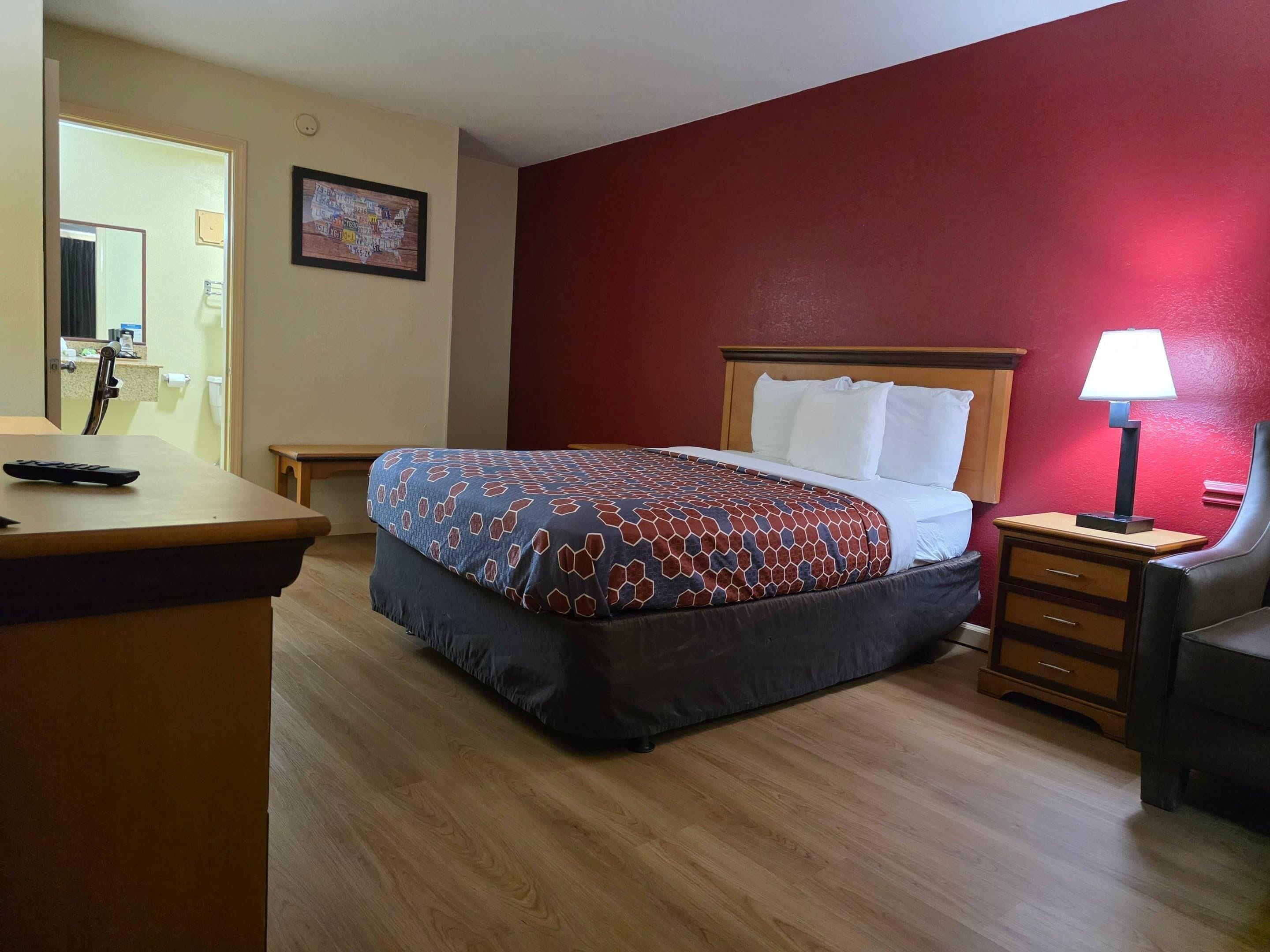 Habitación estándar, 1 cama de matrimonio grande, no fumadores | Escritorio, tabla de planchar con plancha, wifi gratis y ropa de cama