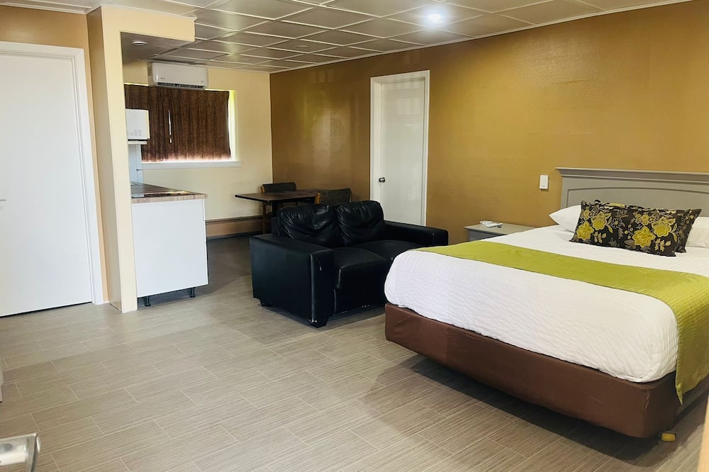 Travelodge by Wyndham Moose Jaw