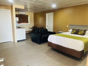 Desk, cots/infant beds, rollaway beds, free WiFi - Travelodge by Wyndham Moose Jaw (Moose Jaw)