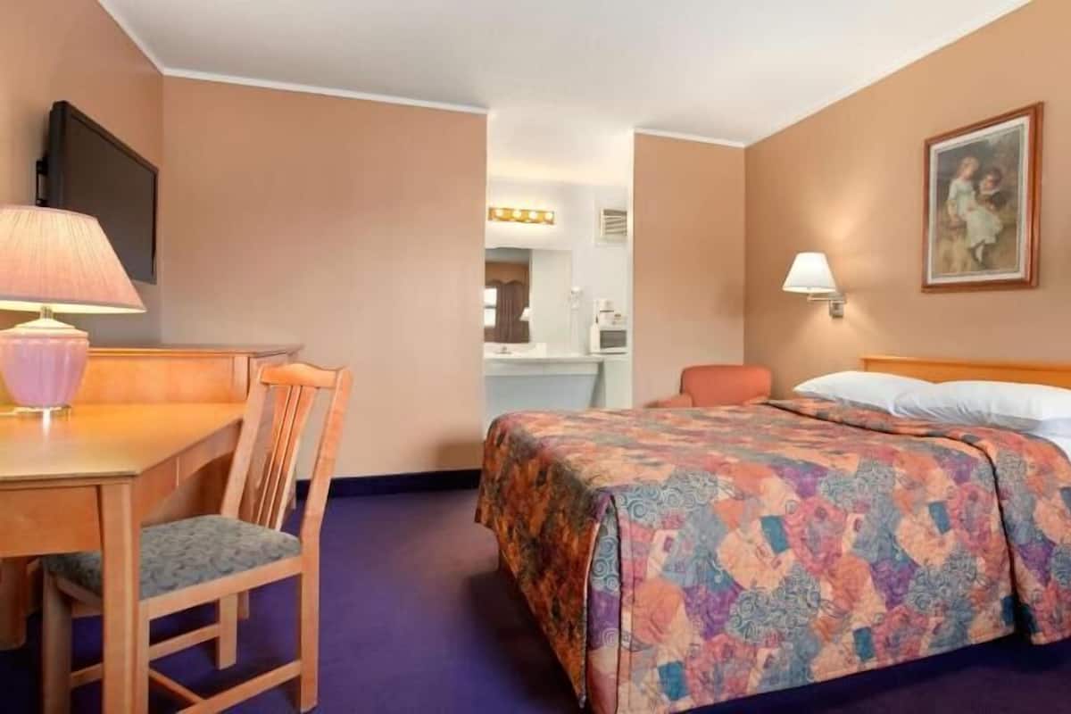 Schreibtisch, Babybetten, Zustellbetten, kostenloses WLAN