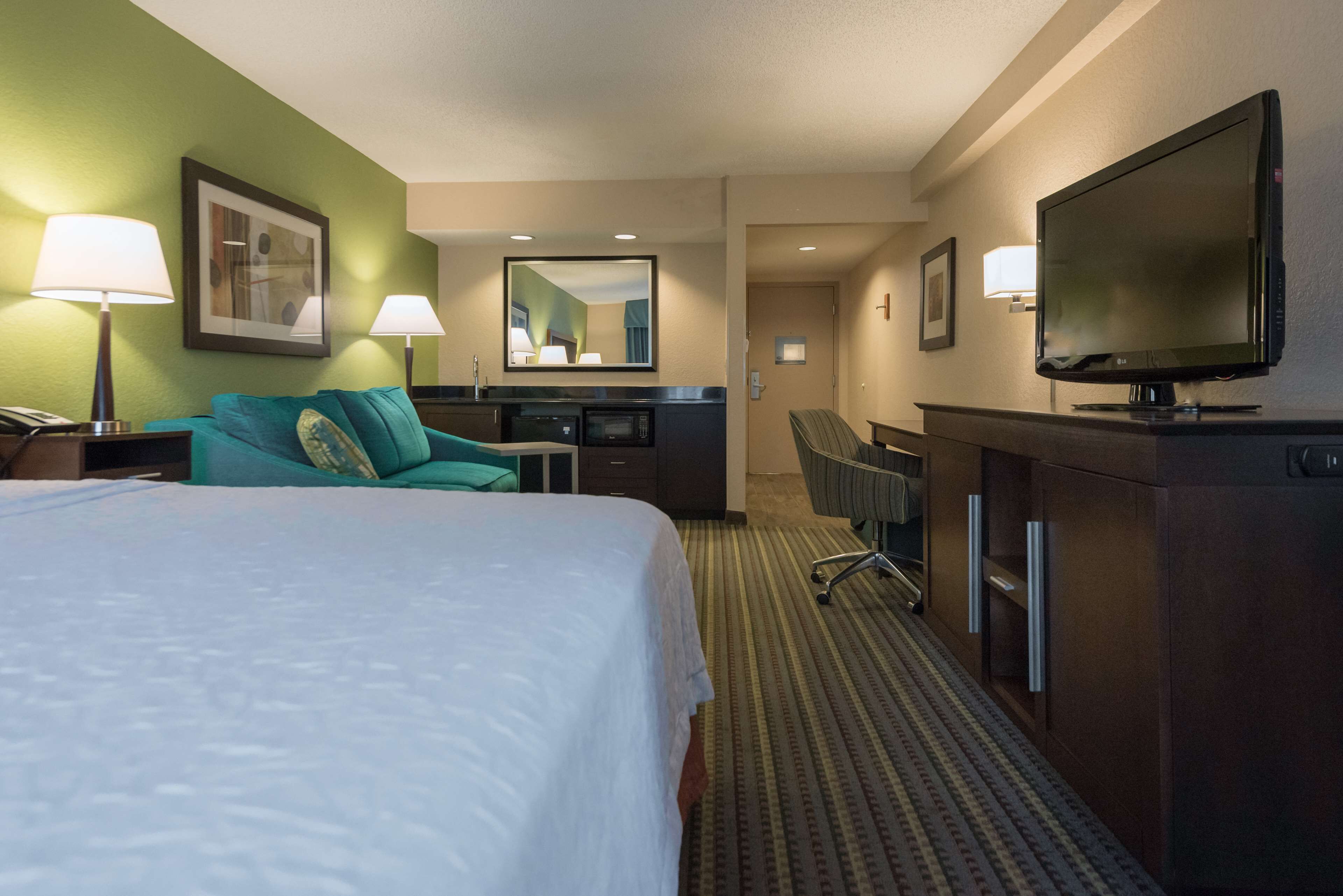 スイート キングベッド 1 台 禁煙 | セーフティボックス (室内)、デスク、遮光カーテン、アイロン / アイロン台