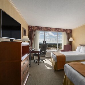 In-room safe, desk, laptop workspace, iron/ironing board - Red Lion Hotel Hartford (Hartford)