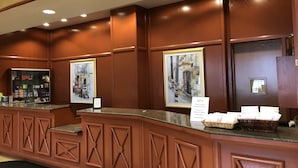Reception - Red Lion Hotel Hartford (Hartford)