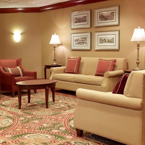 Lobby sitting area - Red Lion Hotel Hartford (Hartford)