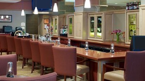 Bar (on property) - Red Lion Hotel Hartford (Hartford)