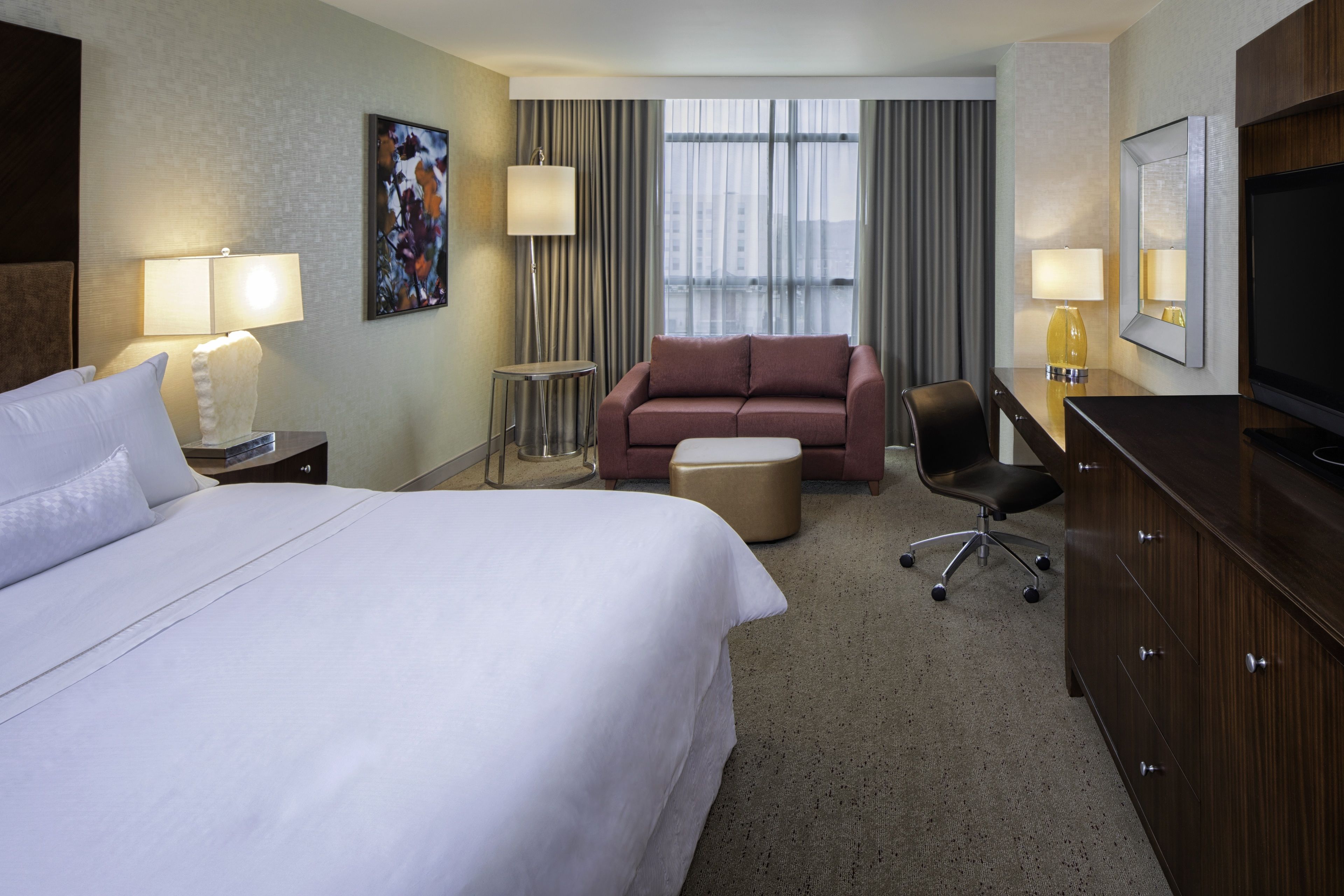 premium bedding, pillow-top beds, in-room safe, desk