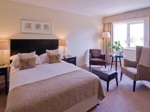 Chambre Deluxe, 1 très grand lit | Literie de qualité, bureau, rideaux d’obscurcissement