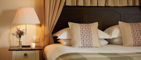 Ropa de cama de alta calidad, escritorio y cortinas blackout