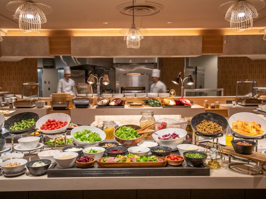 2 restaurantes; se sirven desayunos y cocina local e internacional