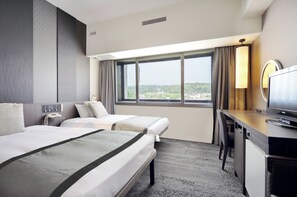 Soundproofing, free WiFi, bed sheets