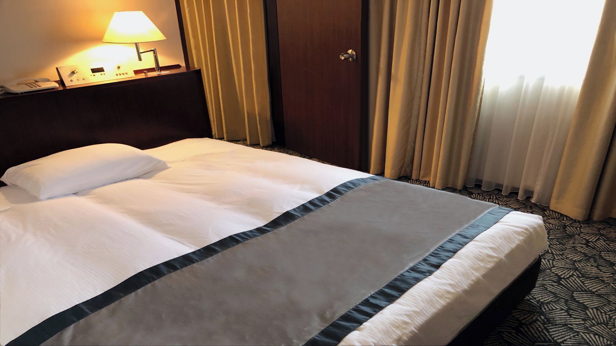 Soundproofing, free WiFi, bed sheets