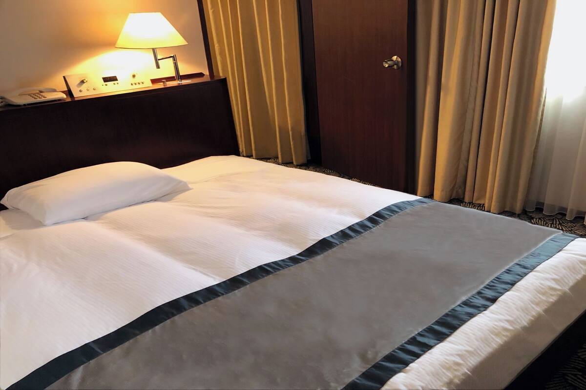 Soundproofing, WiFi (free), bed sheets