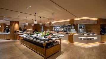 2 restaurants, breakfast, lunch served; local and international cuisine