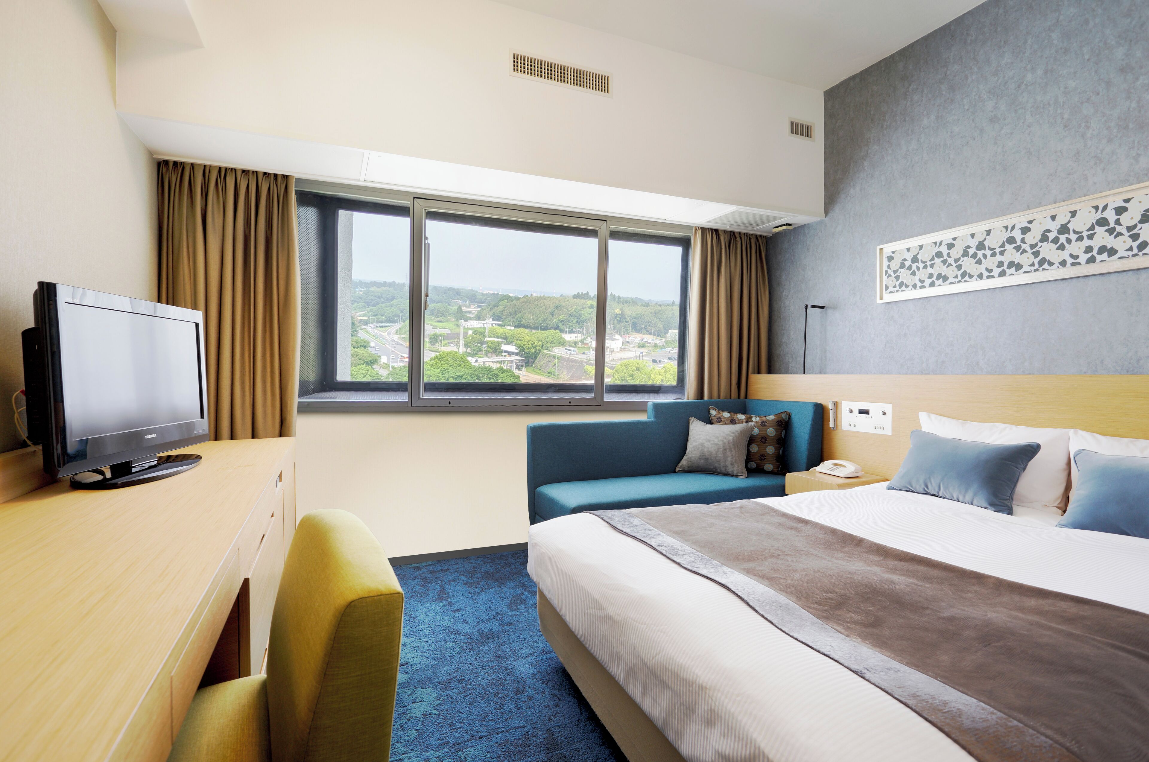 Soundproofing, free WiFi, bed sheets