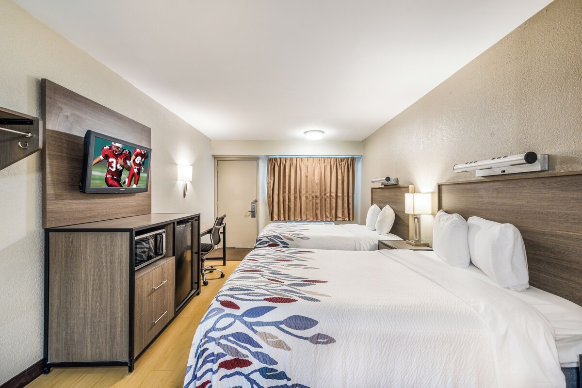 Deluxe Room, 2 Double Beds (Smoke Free) | Desk, blackout drapes, cribs (free), WiFi (free)