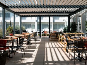 Breakfast, lunch, dinner served; French cuisine - Novotel Chartres (Chartres)