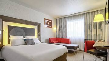 Hypo-allergenic bedding, minibar, in-room safe, individually decorated