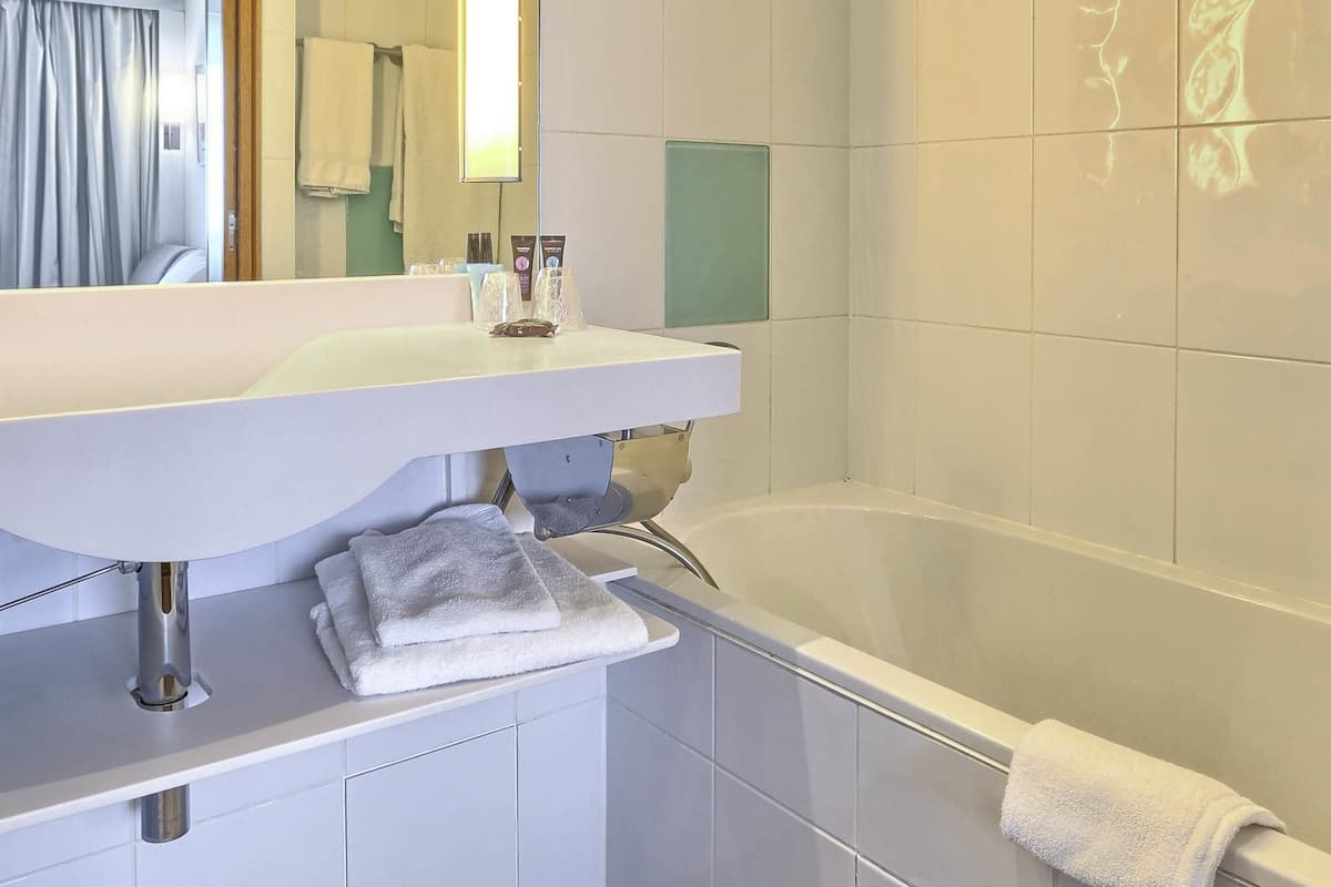 family room, 1 double bed with sofa bed (superior) | hypo-allergenic bedding, minibar, in-room safe, individually decorated