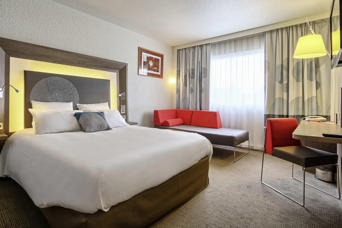 Superior Room, 1 Double Bed | Hypo-allergenic bedding, minibar, in-room safe, individually decorated