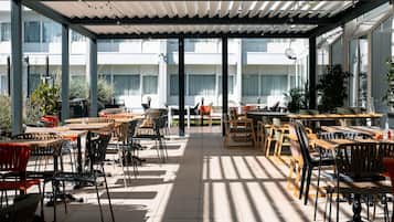 Café da manhã, almoço e jantar; culinária francesa