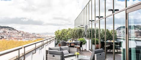 Suite, 1 King Bed, Terrace (Opera) | Premium bedding, minibar, in-room safe, desk
