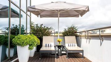 Suite, 1 trÚs grand lit, terrasse (Opera) | 1 chambre, literie de qualité supérieure, minibar
