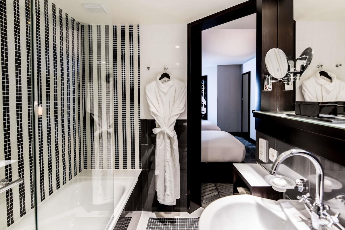 1 bedroom, premium bedding, minibar, in-room safe