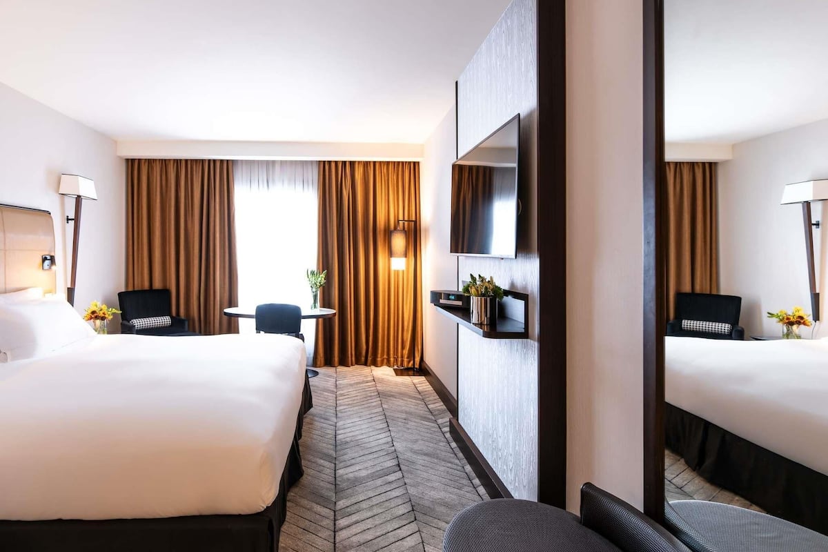 Superior Room, 1 King Bed | Premium bedding, minibar, in-room safe, desk