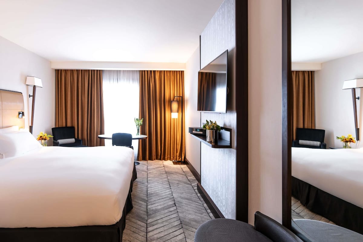 Superior Room, 1 King Bed | 1 bedroom, premium bedding, minibar, in-room safe
