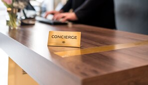 ฝ่ายต้อนรับ