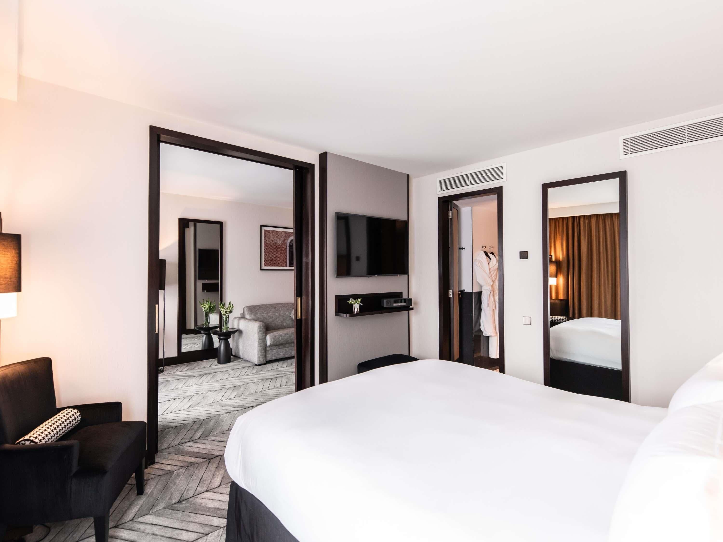 Suíte, 1 cama King (High Floor) | Roupas de cama premium, frigobar, cofres nos quartos, escrivaninha