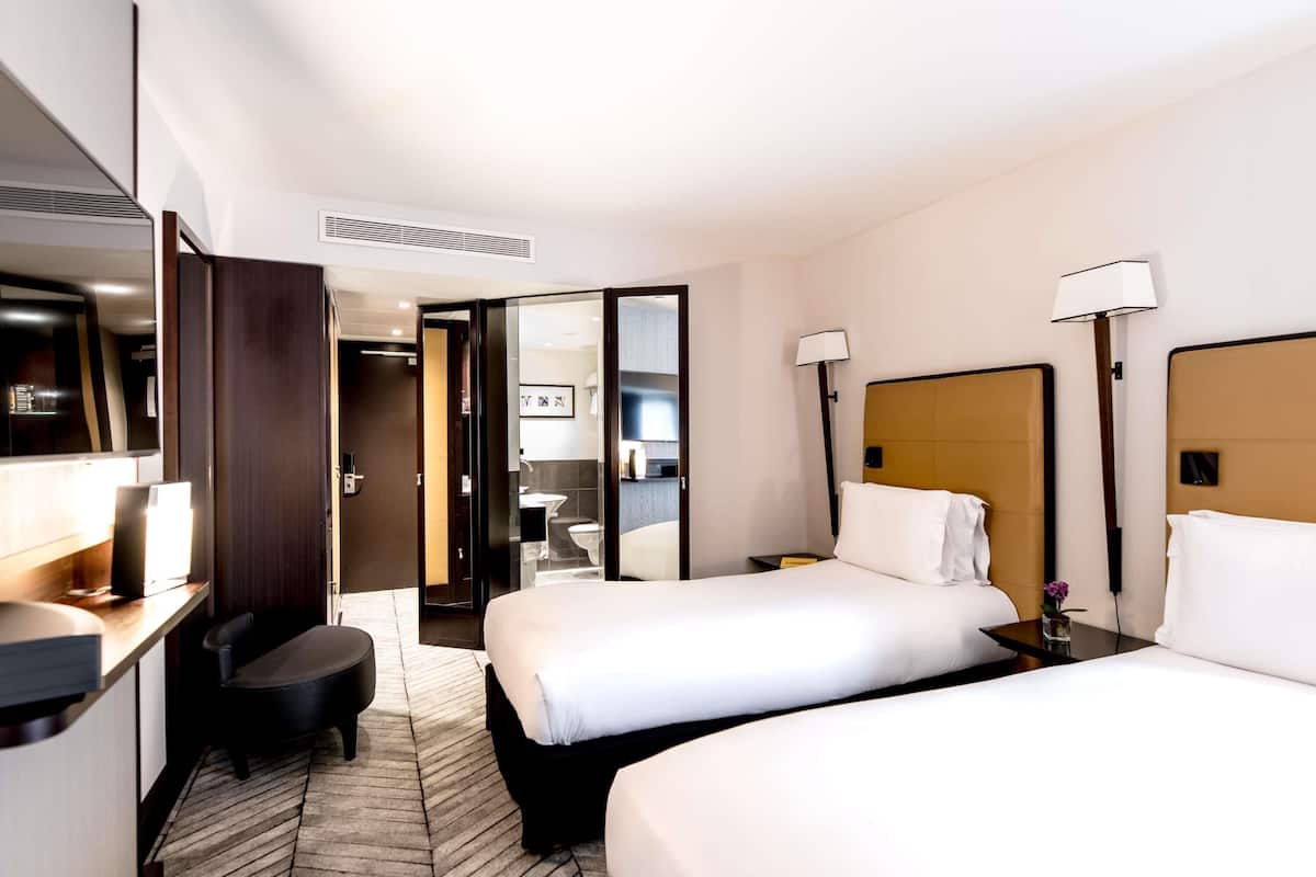 Luxury Room, 2 Single Beds | 1 bedroom, premium bedding, minibar, in-room safe