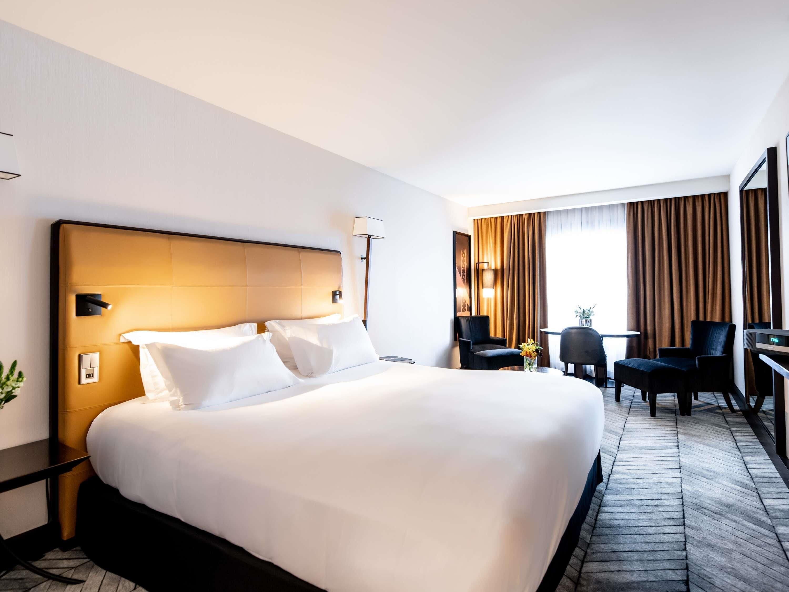Luxury Room, 1 King Bed | Premium bedding, minibar, in-room safe, desk