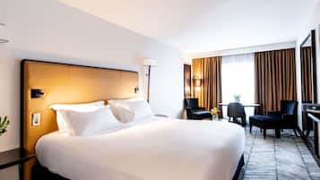 Luxury Room, 1 King Bed | Premium bedding, minibar, in-room safe, desk