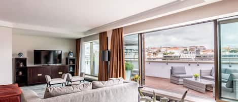 Suite, 1 King Bed, Terrace (Opera) | Premium bedding, minibar, in-room safe, desk