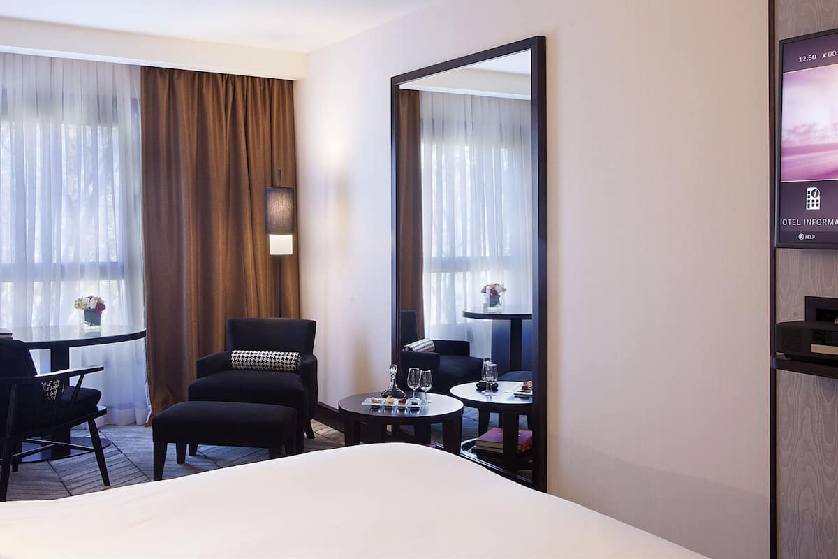 Premium bedding, minibar, in-room safe, desk