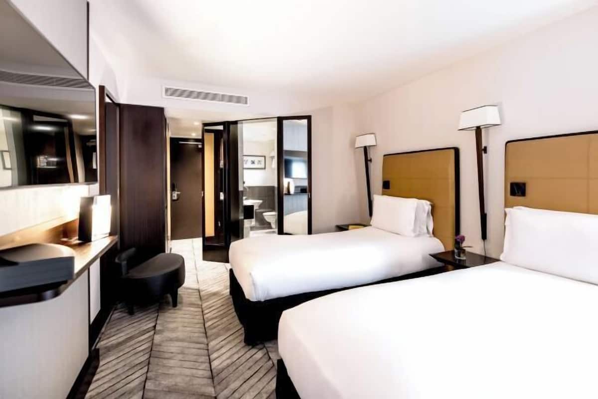 1 kamar tidur, seprai premium, minibar, dan brankas
