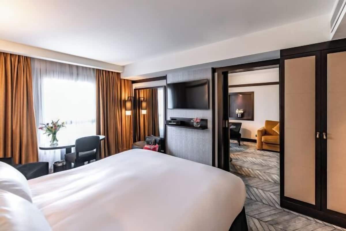1 kamar tidur, seprai premium, minibar, dan brankas
