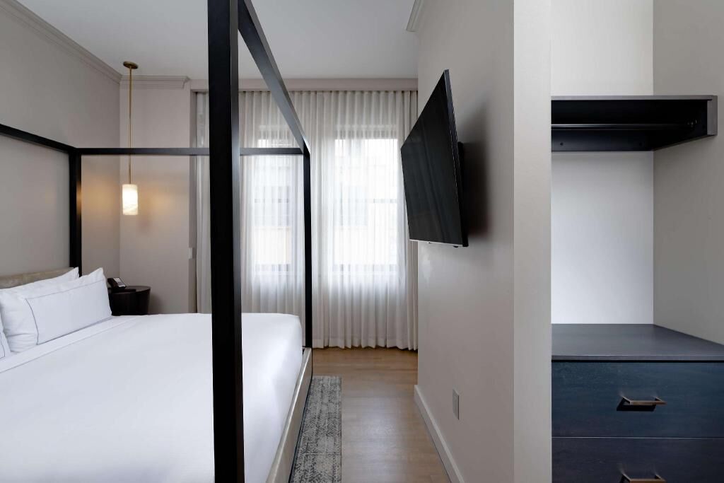 أغطية فراش متميزة ومساحة عمل للكمبيوتر المحمول ومكواة/لوح ك ي