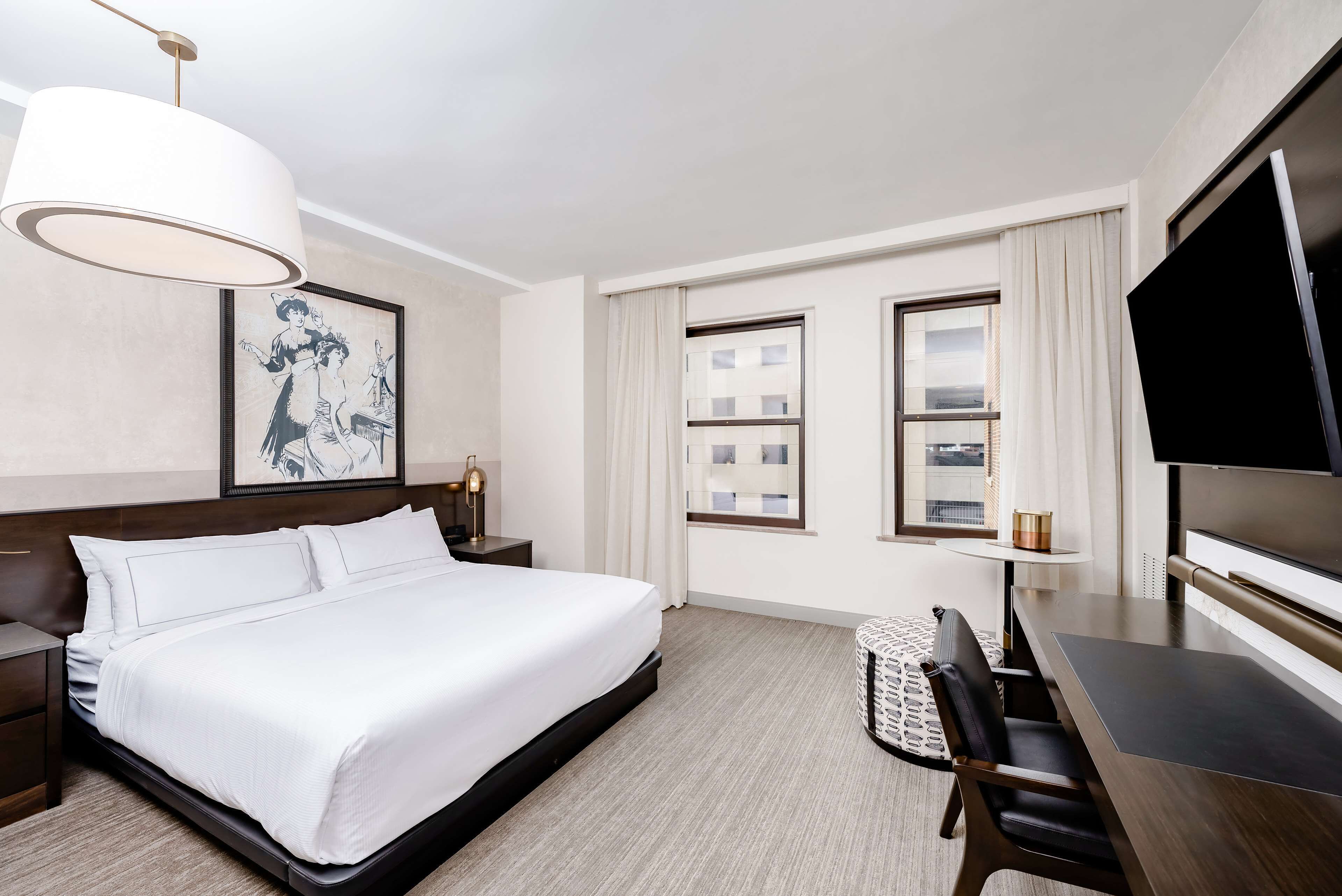 Habitación, 1 cama King size, con acceso para personas discapacitadas, tina | Ropa de cama de alta calidad y espacio para trabajar con laptop 