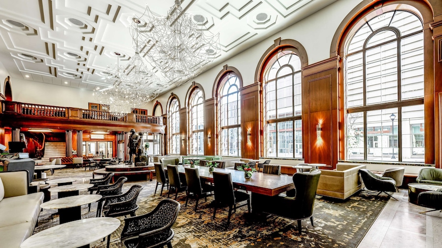 Hotel Fort Des Moines, Curio Collection by Hilton