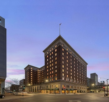 Hotel Fort Des Moines, Curio Collection by Hilton