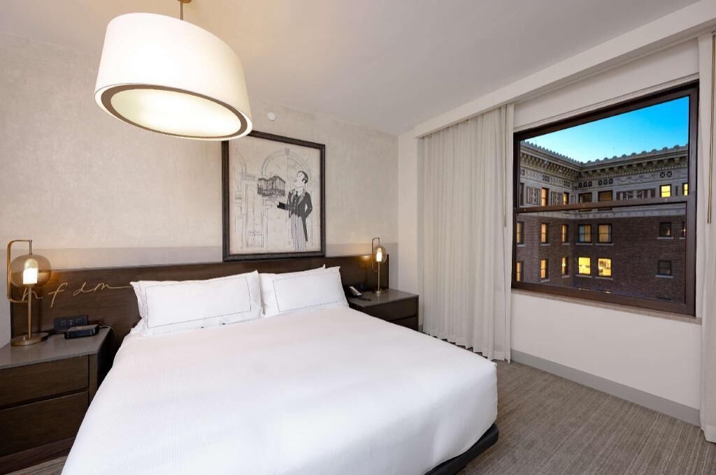 أغطية فراش متميزة ومساحة عمل للكمبيوتر المحمول ومكواة/لوح كي