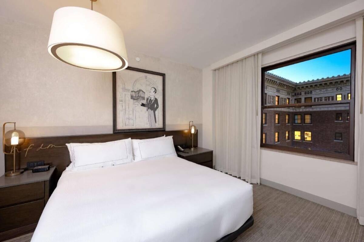 Literie de qualité, espace de travail pour ordinateurs portables