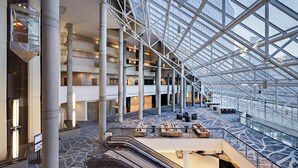 A spacious atrium with a high ceiling, multiple floors, and a central staircase. - Hyatt Regency Baltimore Inner Harbor (Baltimore)