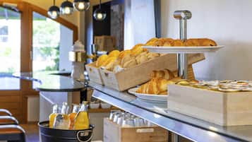 Frokostbuffé hver dag (CHF 17 per person)