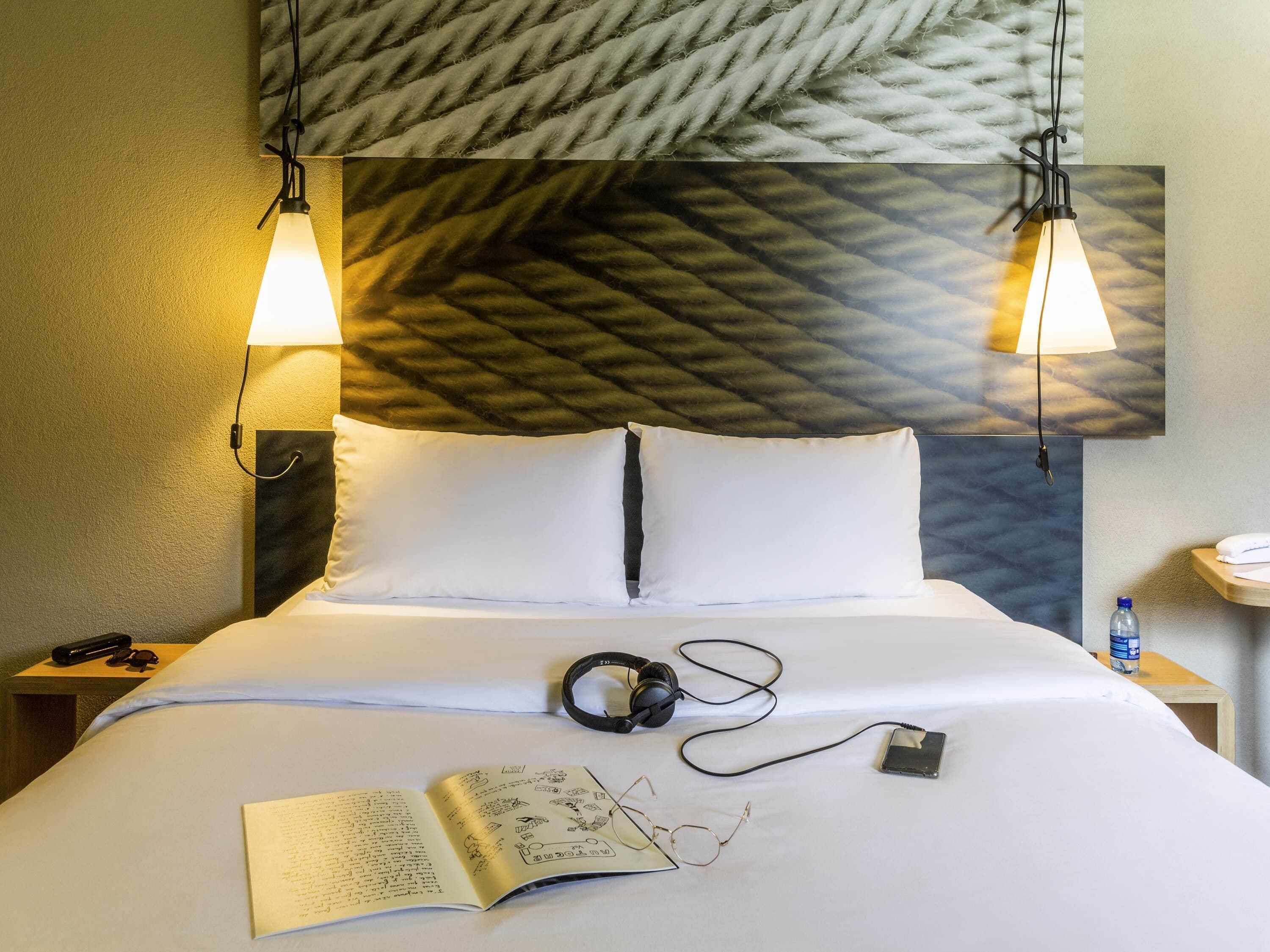 Coffres-forts dans les chambres, bureau, rideaux occultants