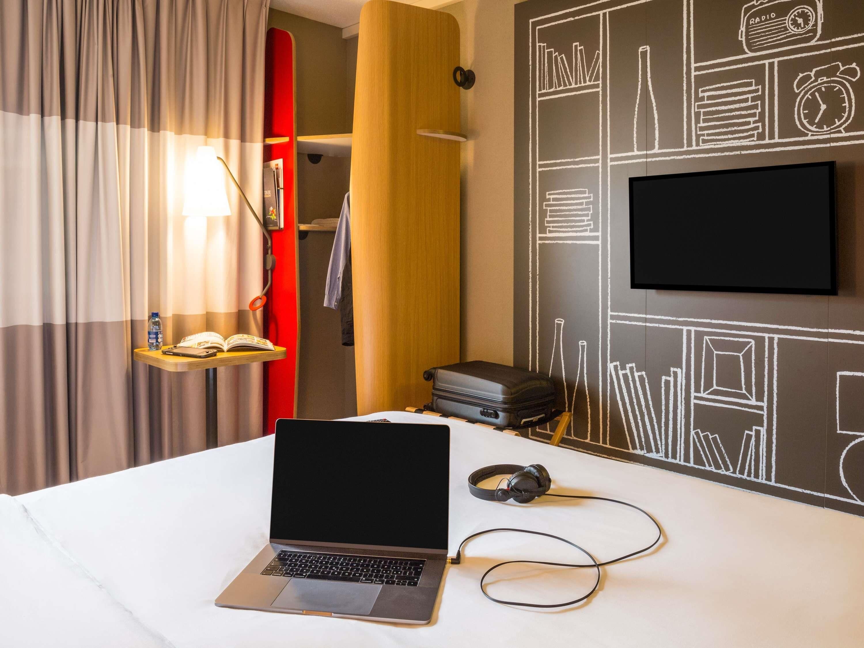 Superior Room, 1 Double Bed | In-room safe, desk, blackout curtains, soundproofing