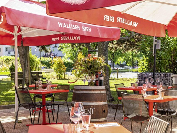 Lunch and dinner served, Regional cuisine - ibis Sion Hotel (Sion)